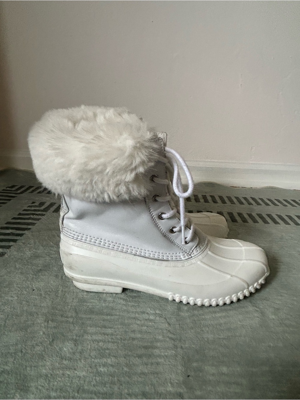 G.H. Bass & Co. Harlequin Whiteout Faux Fur detailed Lace-Up Snow Boots Women 11